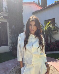 Ciao ragazzi! Oggi parleremo di Elisabetta Canalis, la regina italiana della tv, del cinema e della...