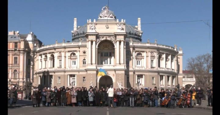 Elisabetta Canalis, la regina dell'ironia e della sarcasmo, un mix esplosivo di bellezza e spirito...
