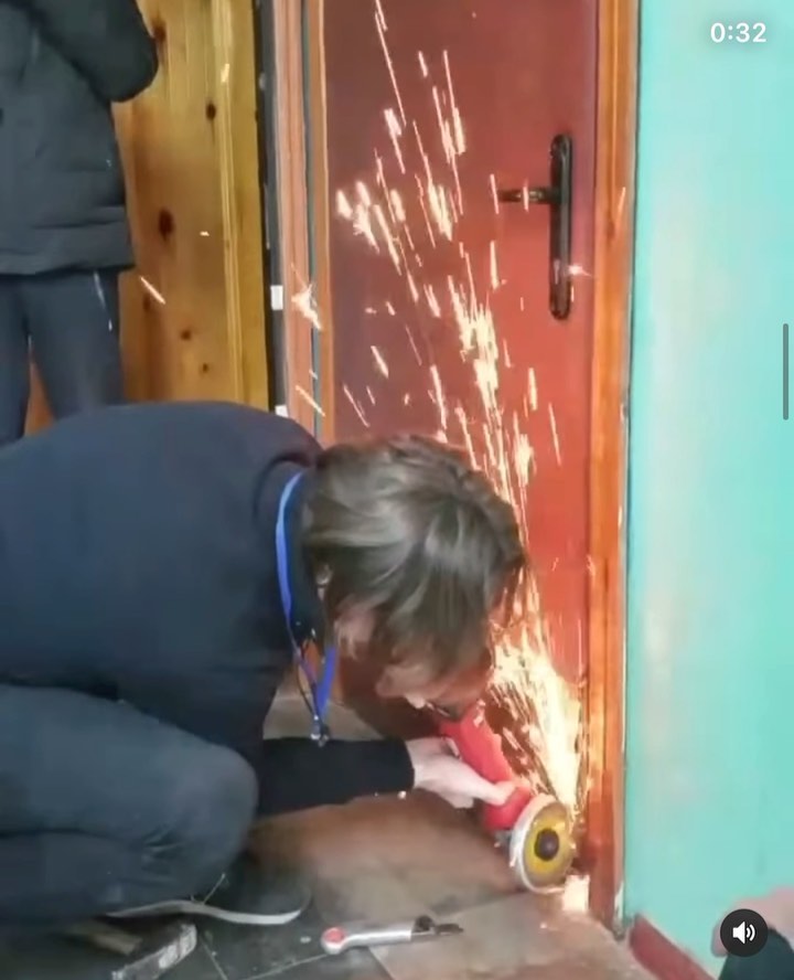 Selvaggia Lucarelli A Kiev molti animali domestici, soprattutto gatti, sono rimasti chiusi in appart...