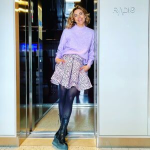 Martina Colombari, Il settimo chakra (Sahasrara) è il Chakra della Corona ed è associato al colore … su Instagram incanta i suoi fan