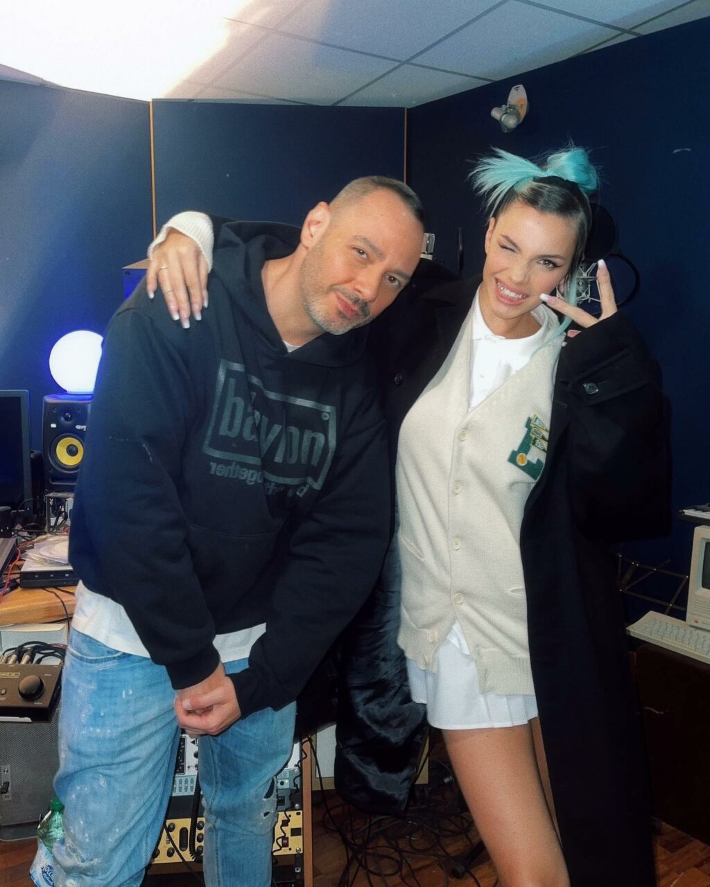 Rose Villan, Fabri, grazie per avermi fatta entrare nel tuo Caos. Ero un po’ nervosa prima di… su Instagram per i suoi fan