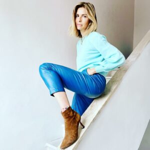 Martina Colombari, Notare “il calzino”….. ( per non parlare del segno che lascia )… su Instagram incanta i suoi fan