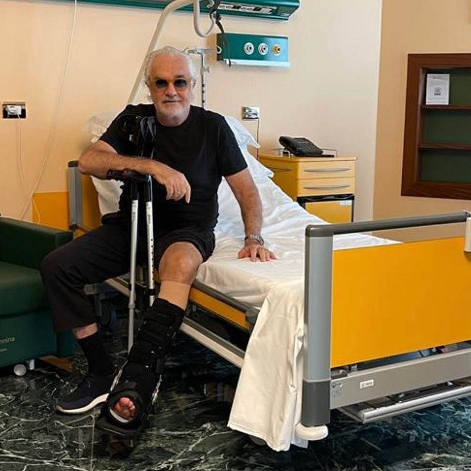Flavio Briatore Ieri ho subito un’operazione di tenoraffia del tendine di Achille. Voglio ringra...