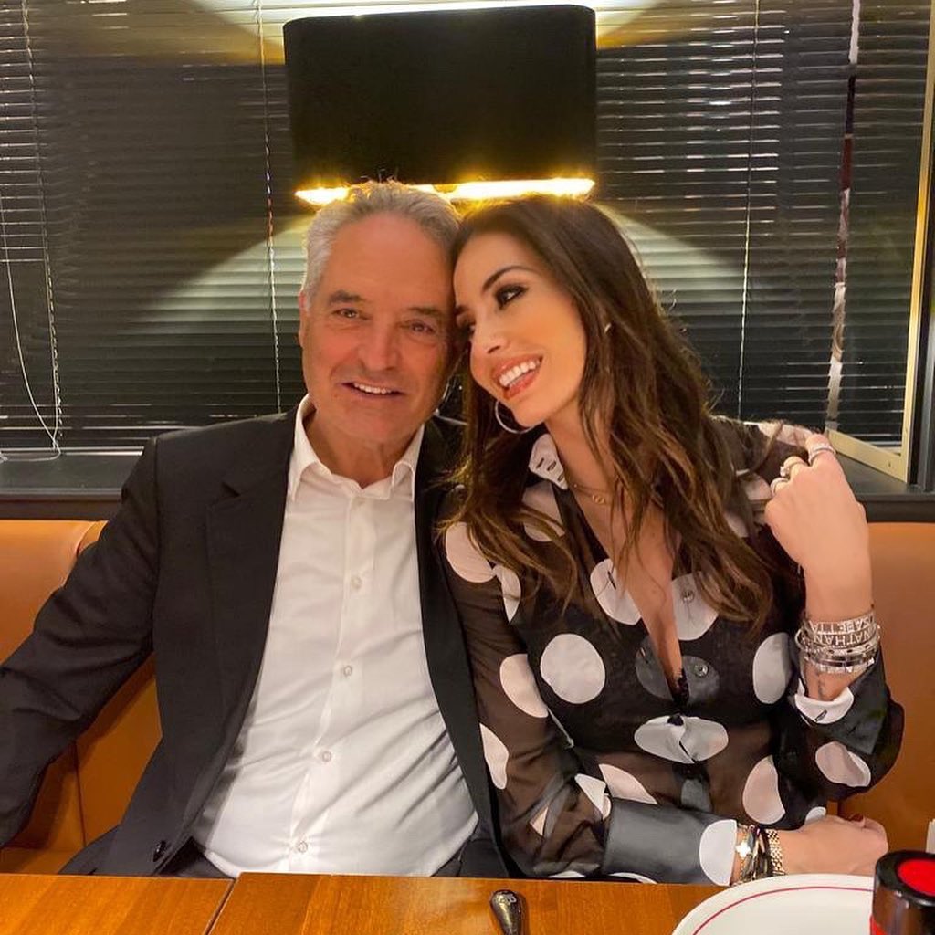 Elisabetta Gregoraci Auguri Papino buon compleanno ti amiamo tanto .. sei un padre e un nonno merav...