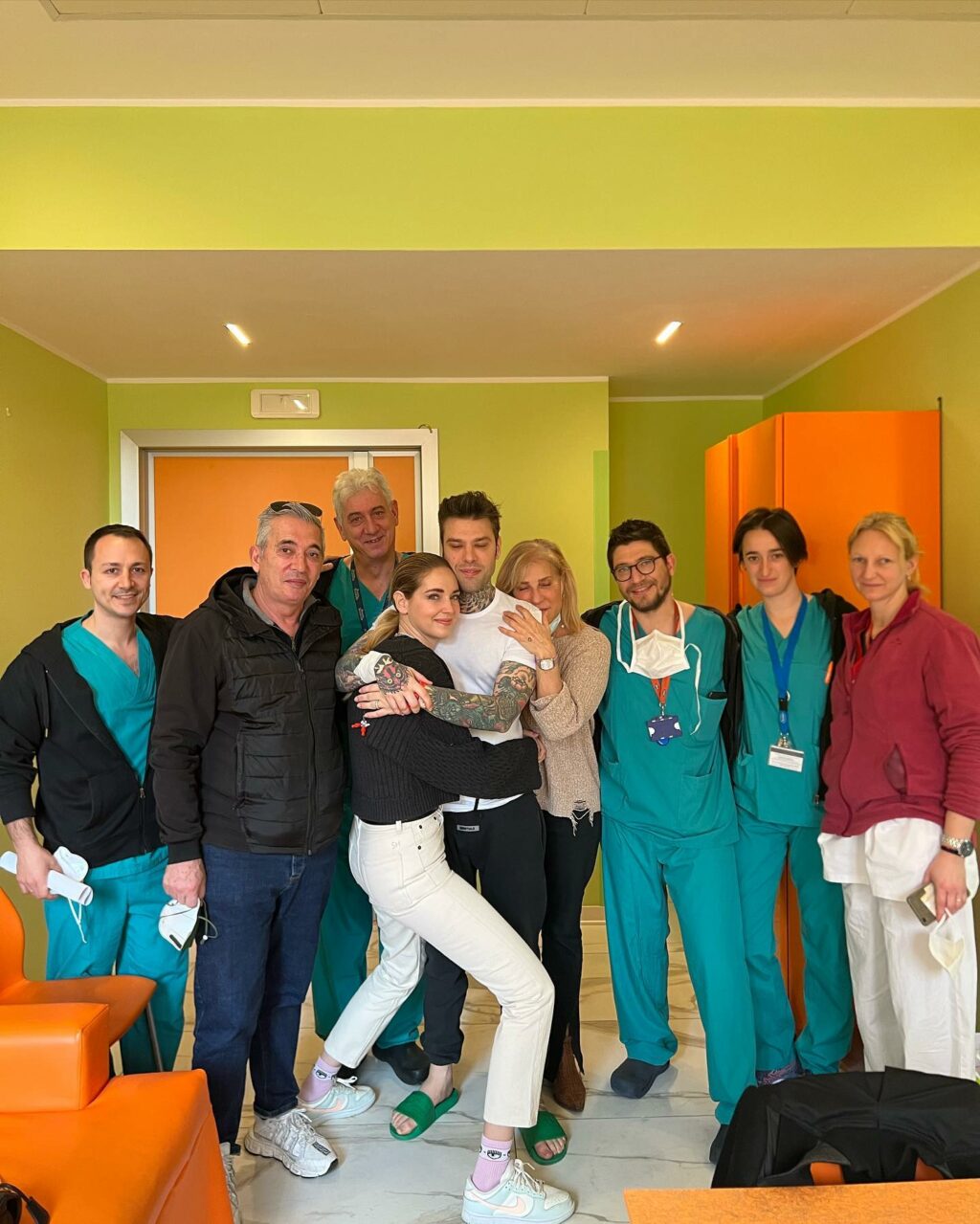 Fedez, Grazie a voi che mi avete letteralmente salvato la vita, che mi avete accompagna… su Instagram delizia i suoi fan