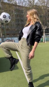 Diletta Leotta, La ricerca della perfezione tecnica richiede esercizio costante… oggi training… su Instagram delizia i suoi fan