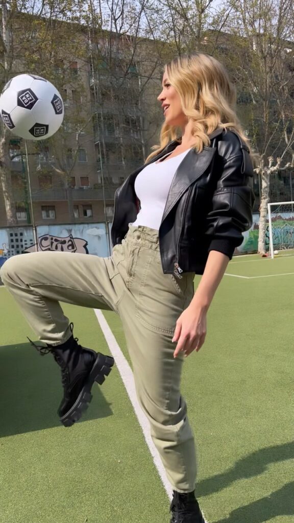 Diletta Leotta, La ricerca della perfezione tecnica richiede esercizio costante… oggi training… su Instagram delizia i suoi fan