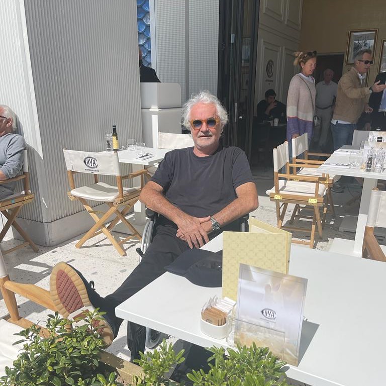 Flavio Briatore, imprenditore, playboy, e icona della discutibile moda anni '80, è un personaggio...