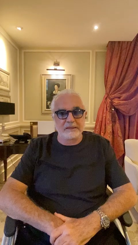 Benvenuti nel folle mondo di Flavio Briatore, l'imprenditore italiano dalla vita mondana e...