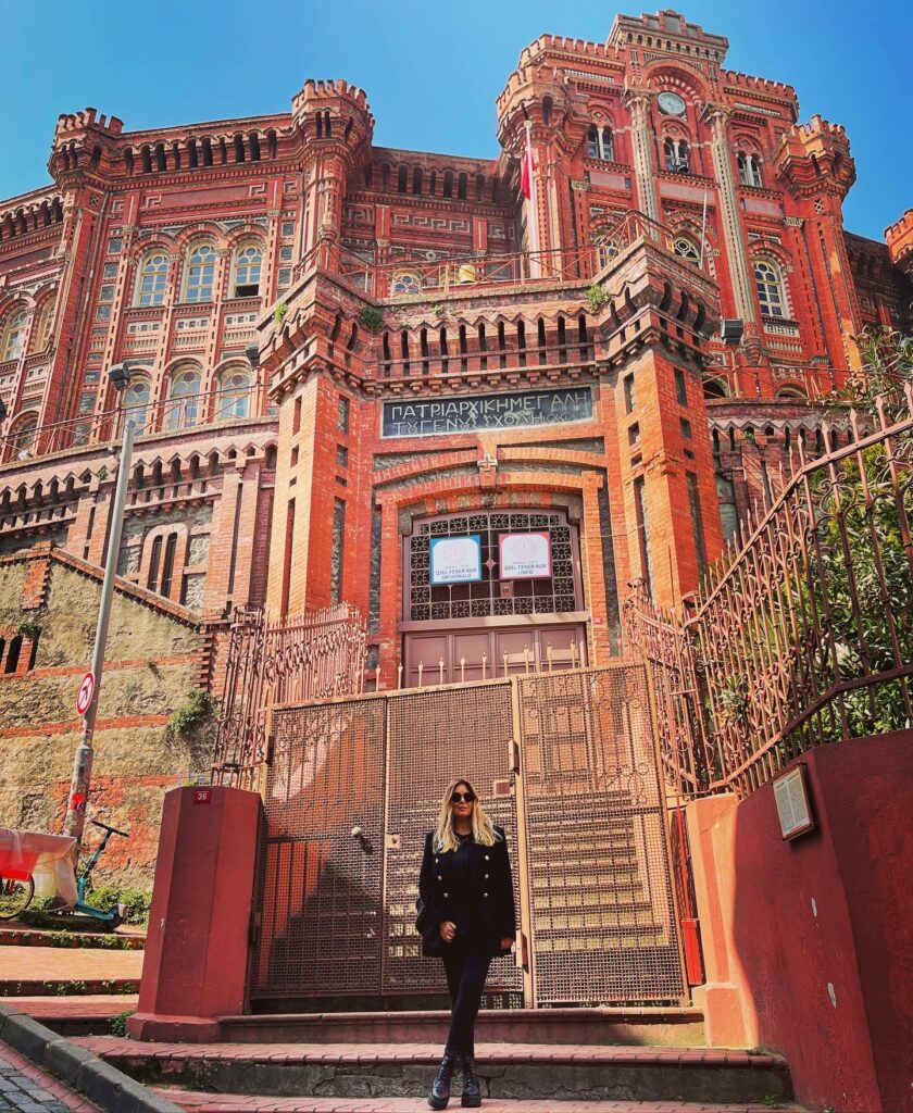 Selvaggia Lucarelli, Il meraviglioso liceo greco di Fener fa venire voglia di ricominciare tutto dall… su Instagram per i suoi fan