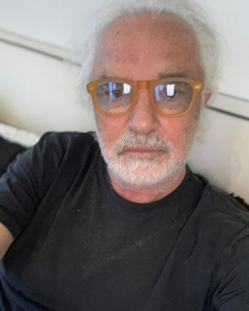 Flavio Briatore, Buona serata a tutti… su Instagram delizia i suoi fan