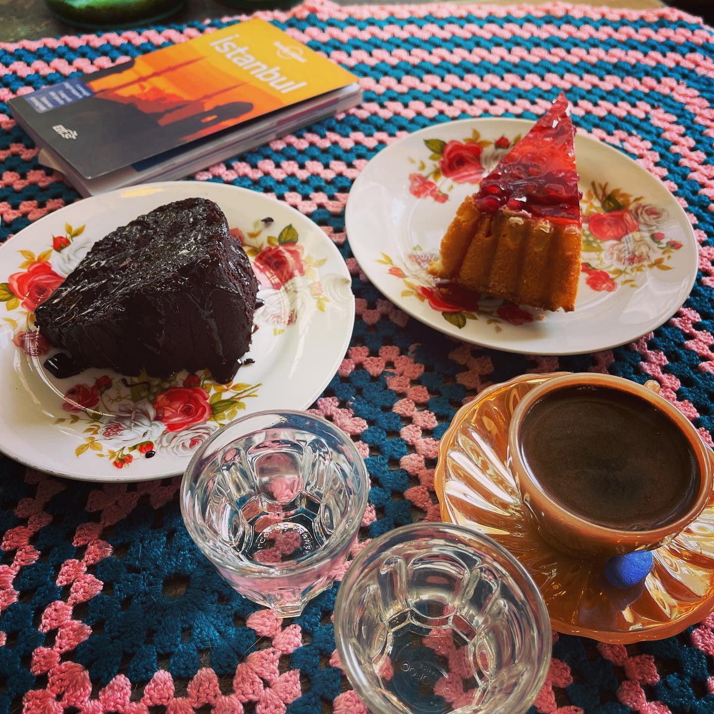 Selvaggia Lucarelli Leggenda vuole che un gatto abbia salvato Maometto dal morso mortale di un serpe...