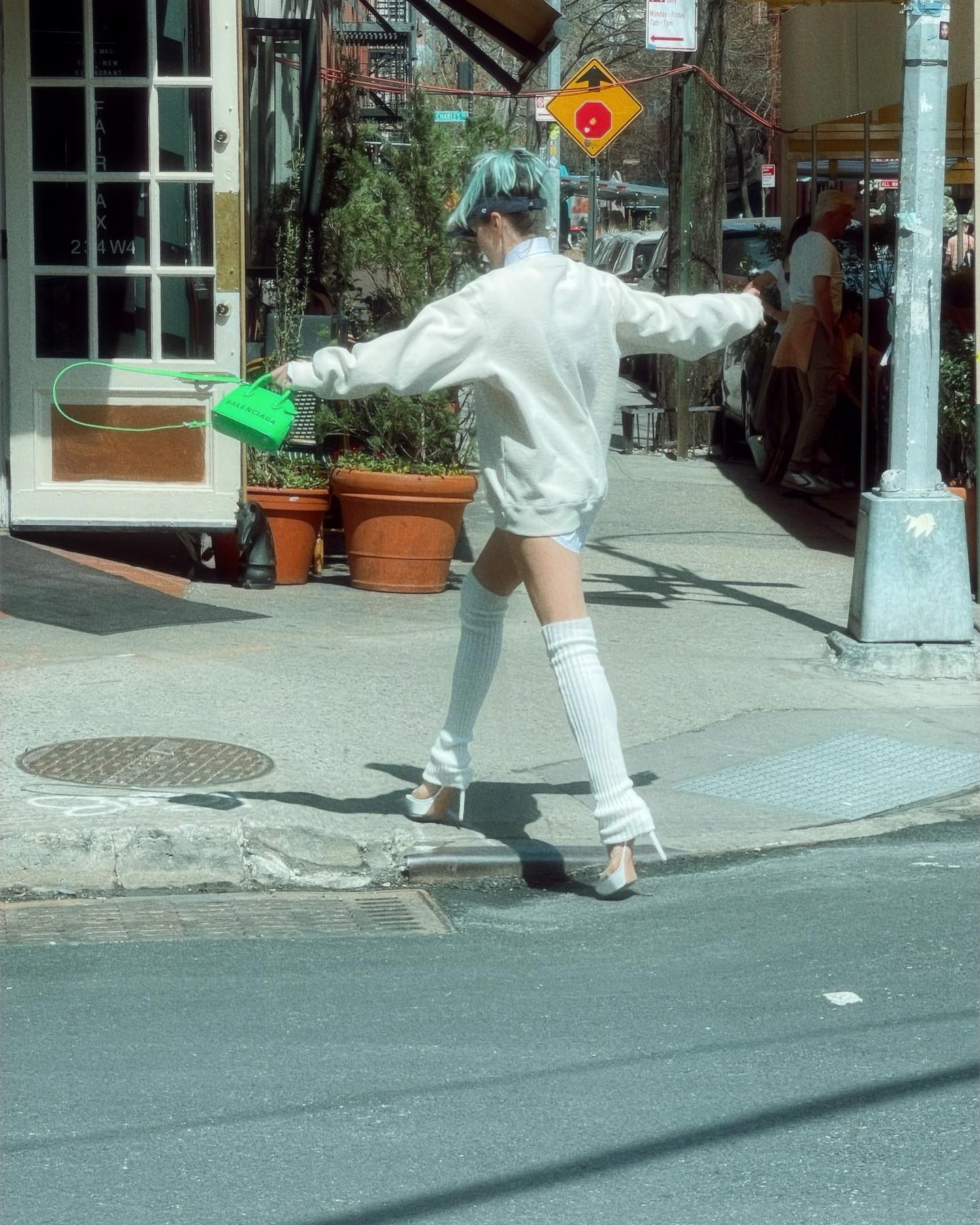 Rose Villan so che mi ringrazierai un giorno baby, au revoir “AU REVOIR” nel nuovo tape di ...