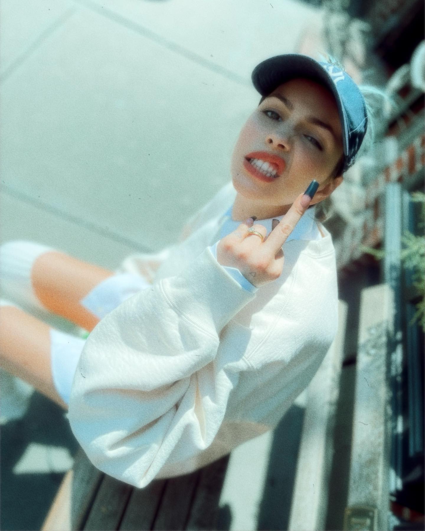 Rose Villan so che mi ringrazierai un giorno baby, au revoir “AU REVOIR” nel nuovo tape di ...