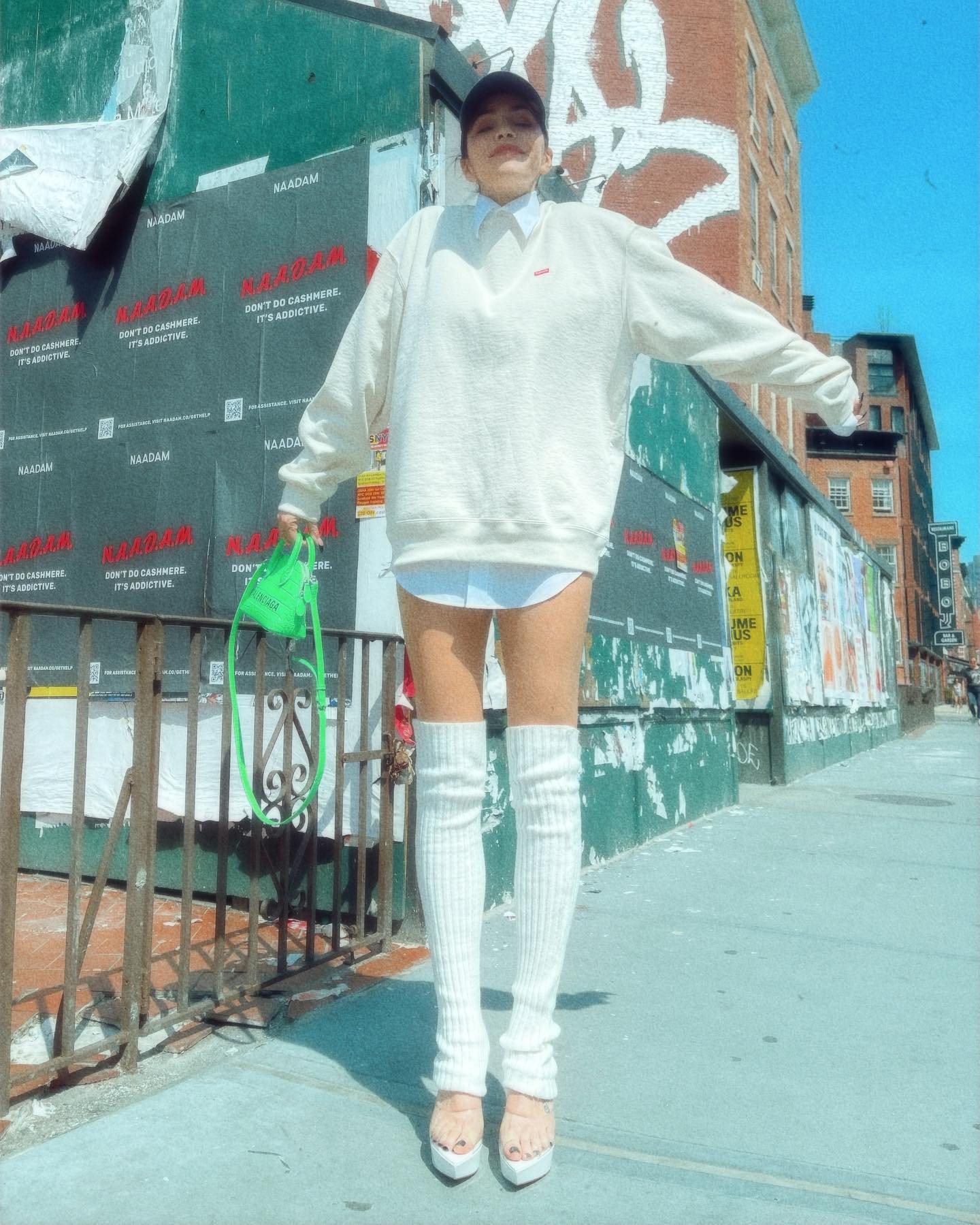 Rose Villan so che mi ringrazierai un giorno baby, au revoir “AU REVOIR” nel nuovo tape di ...