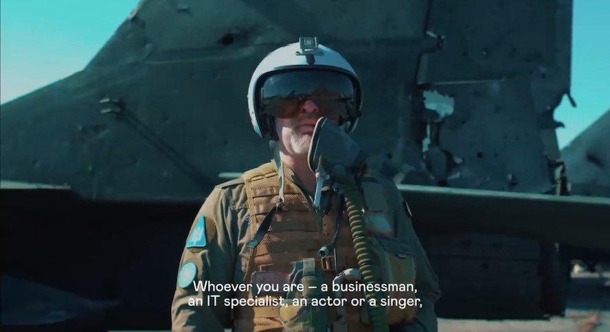 Vi presento Selvaggia Lucarelli, la regina indiscussa della discussione online! Con la sua verve...