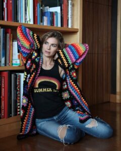 Martina Colombari, Mi piace sentire feeling ed intimità con il mio corpo…attimi di vita. Esprimiti,… su Instagram delizia i suoi fan