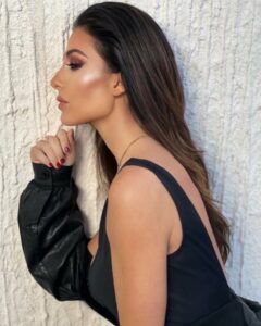 Elisabetta Gregoraci, “Noi siamo fatti della stessa sostanza dei sogni, e nello spazio e nel tempo d’u… su Instagram stupisce i suoi fan