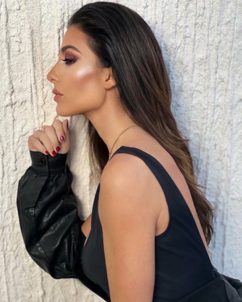 Elisabetta Gregoraci, “Noi siamo fatti della stessa sostanza dei sogni, e nello spazio e nel tempo d’u… su Instagram stupisce i suoi fan