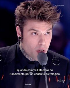 Chi è Fedez? Un rapper dallo stile unico, con un gusto per la moda discutibile (ma ci piace così), e...