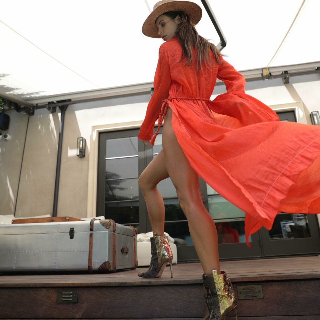 Elisabetta Canalis, part 1… su Instagram per i suoi fan