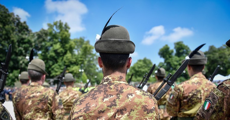 Selvaggia Lucarelli Anche dieci, venti, trent’anni fa orde di uomini in branco, in divisa, convinti ...