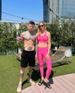 Cari amici, siete pronti a immergervi nel mondo bizzarro e avventuroso di Fedez? Il rapper dal cuore...