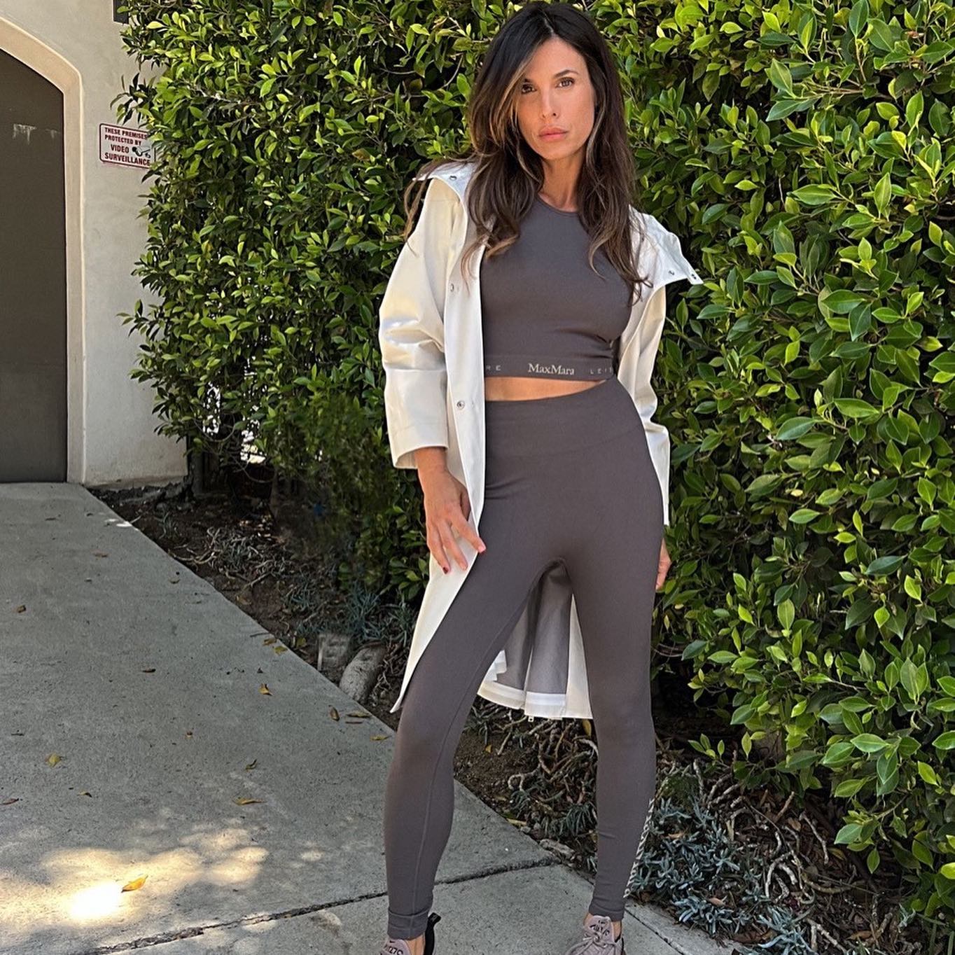 Elisabetta Canalis Workout with  
Adv...