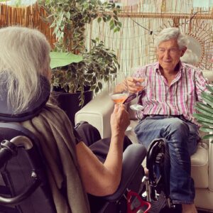 Selvaggia Lucarelli, Oggi mia madre è uscita per la prima volta dalla rsa. Mio padre si è fatto la ba… su Instagram per i suoi fan