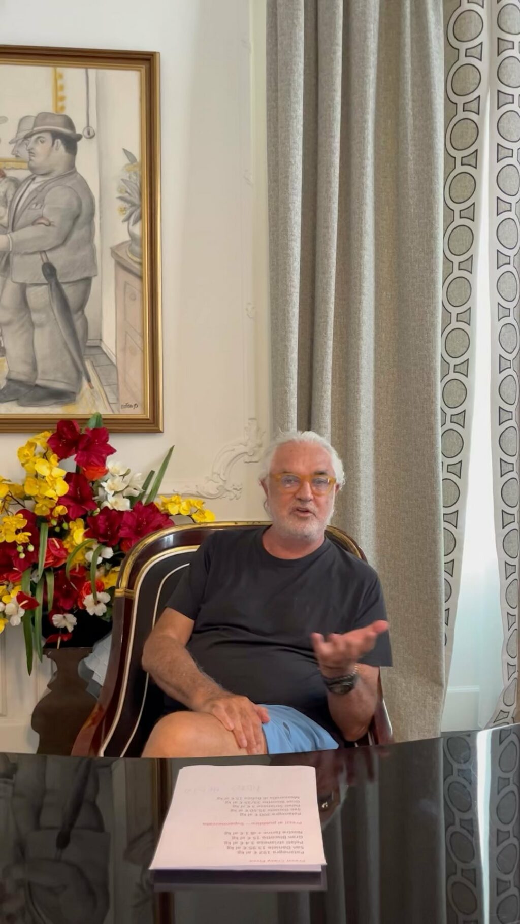 Vi presento il magnate della discoteca, l'imprenditore della Formula 1, l'uomo dalle mille vite...