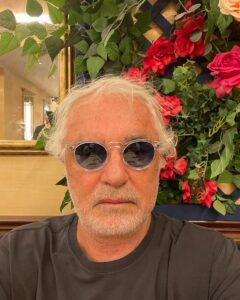 Quando si parla di personaggi eccentrici, il nome di Flavio Briatore salta subito all'occhio. Con il...