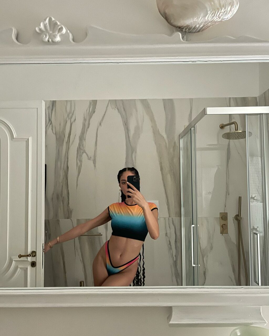 Elodie, La coda del diavolo… su Instagram stupisce i suoi fan