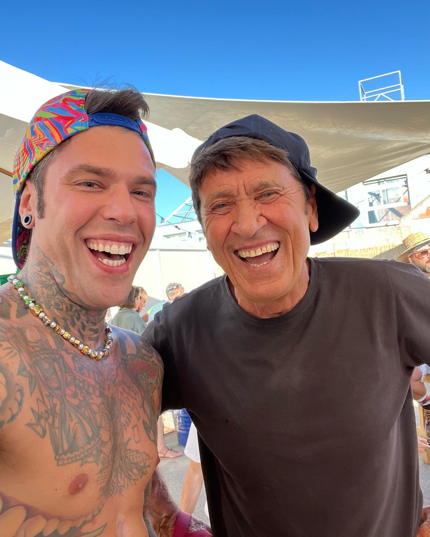 Fedez La vita senza Jova dimmi tu che vita è!
Grazie e tutto il pubblico per l’accog...