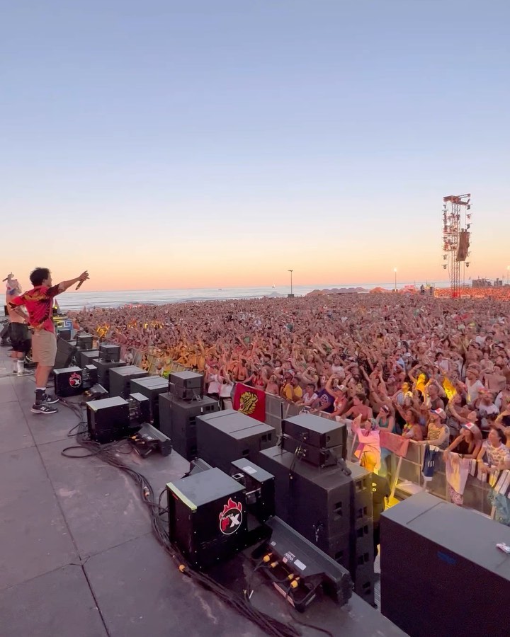 Fedez La vita senza Jova dimmi tu che vita è!
Grazie e tutto il pubblico per l’accog...