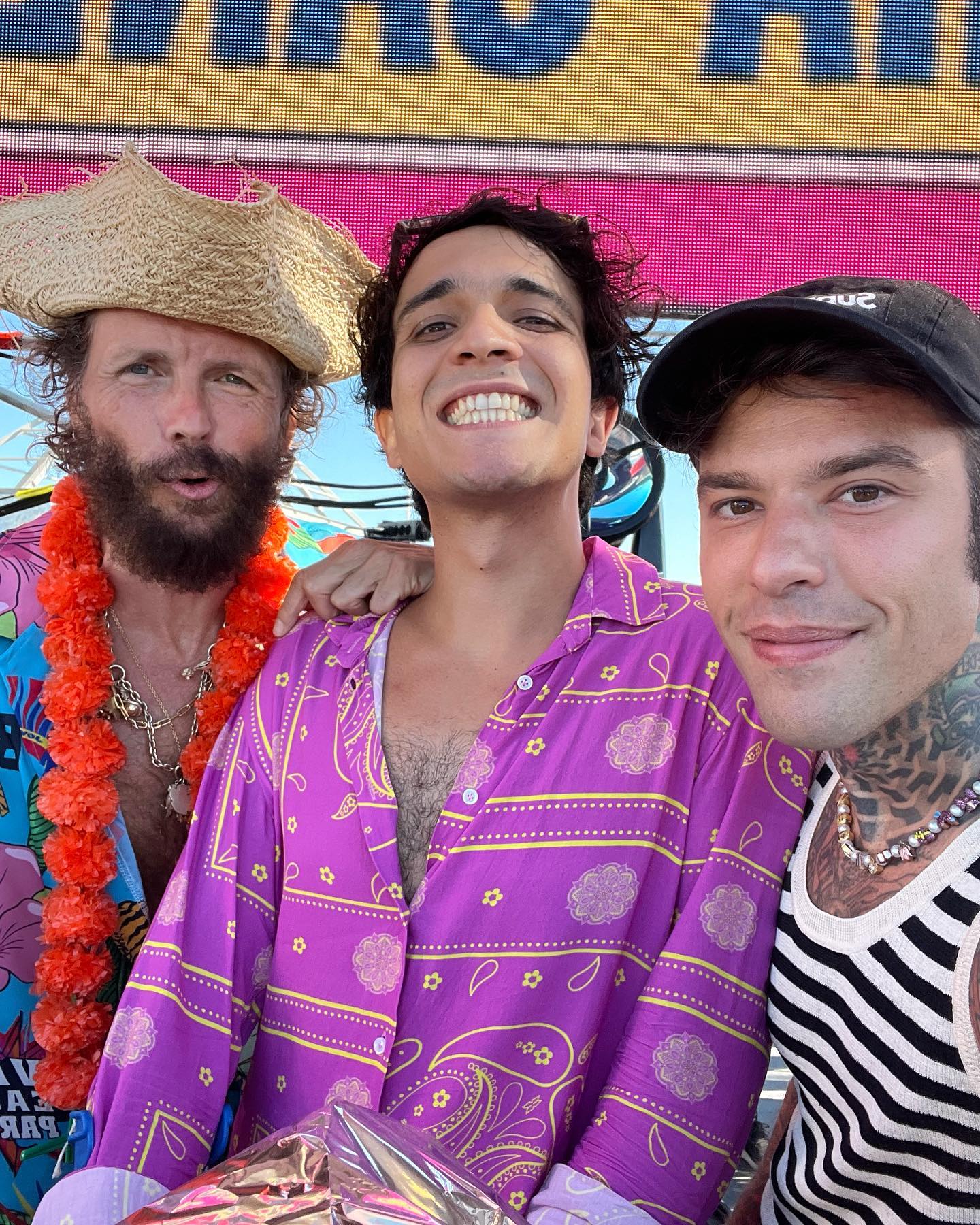 Fedez La vita senza Jova dimmi tu che vita è!
Grazie e tutto il pubblico per l’accog...