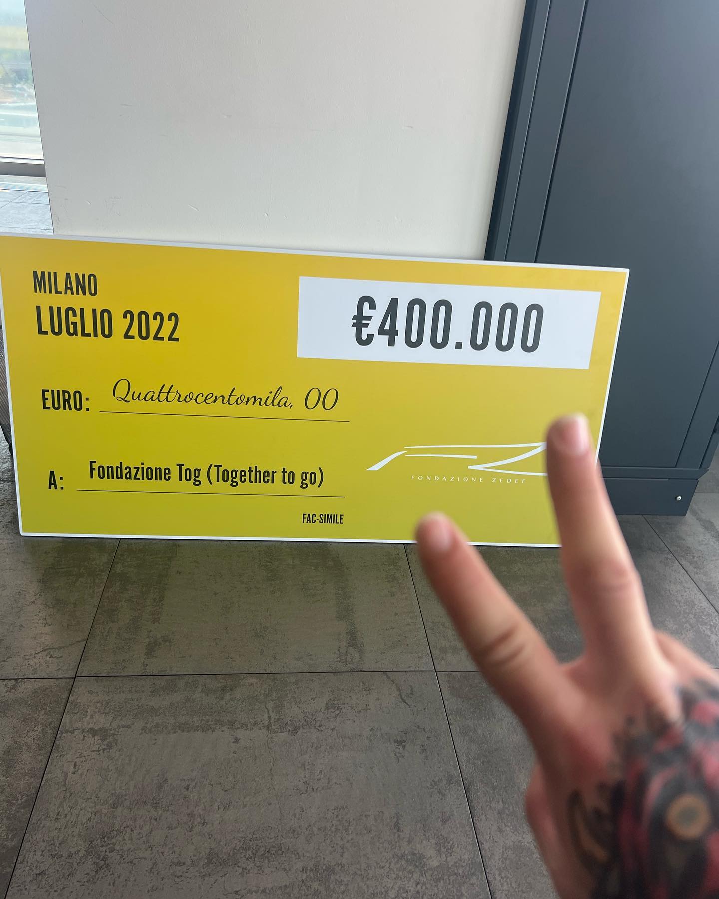 Fedez Oggi sono andato a trovare i bambini e le bambine di per consegnare l’assegno d...