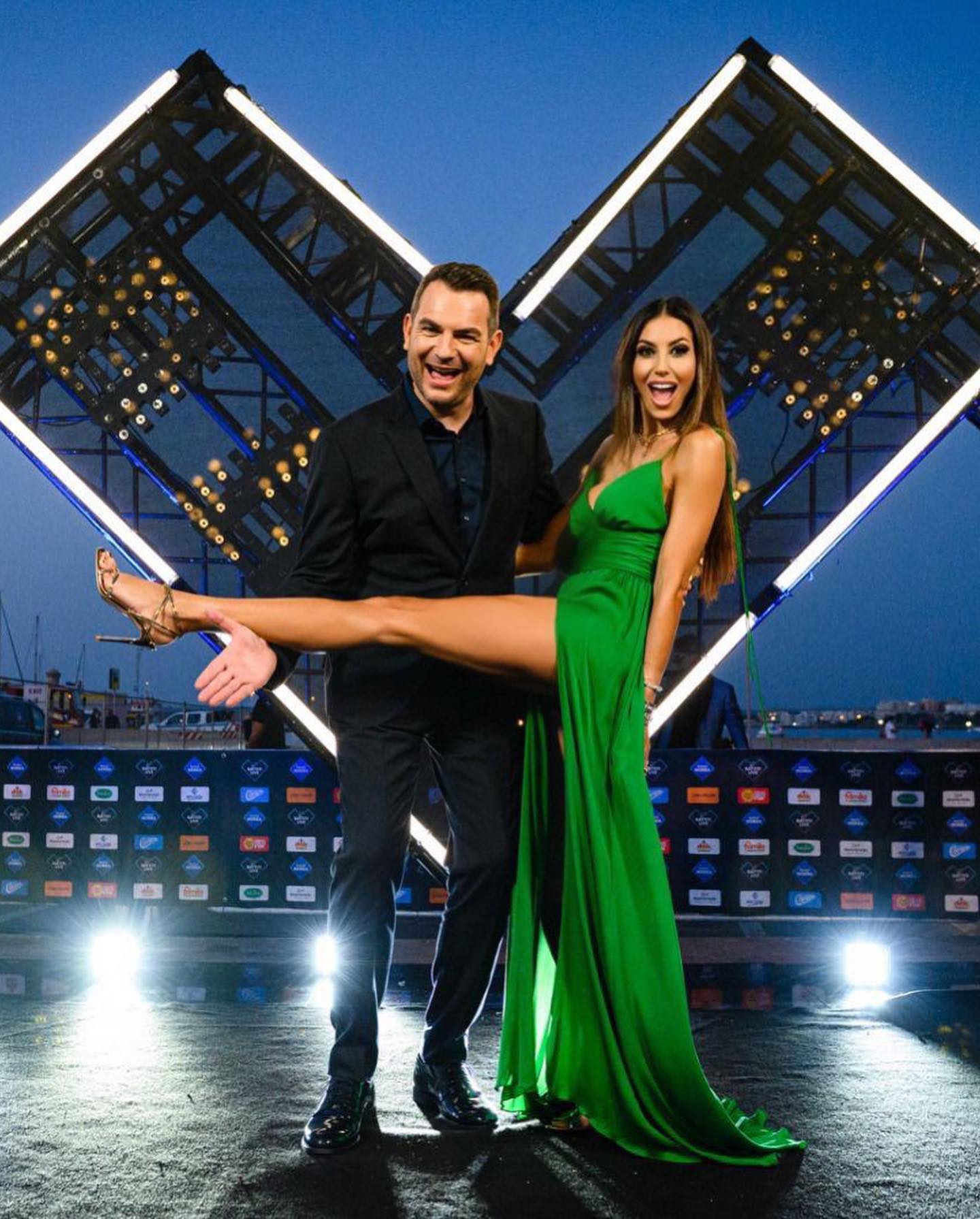 Elisabetta Gregoraci Siamo alla 3ª tappa di  !
I vostri occhi, i vostri Cuori.. li vedo!
Le vostre m...