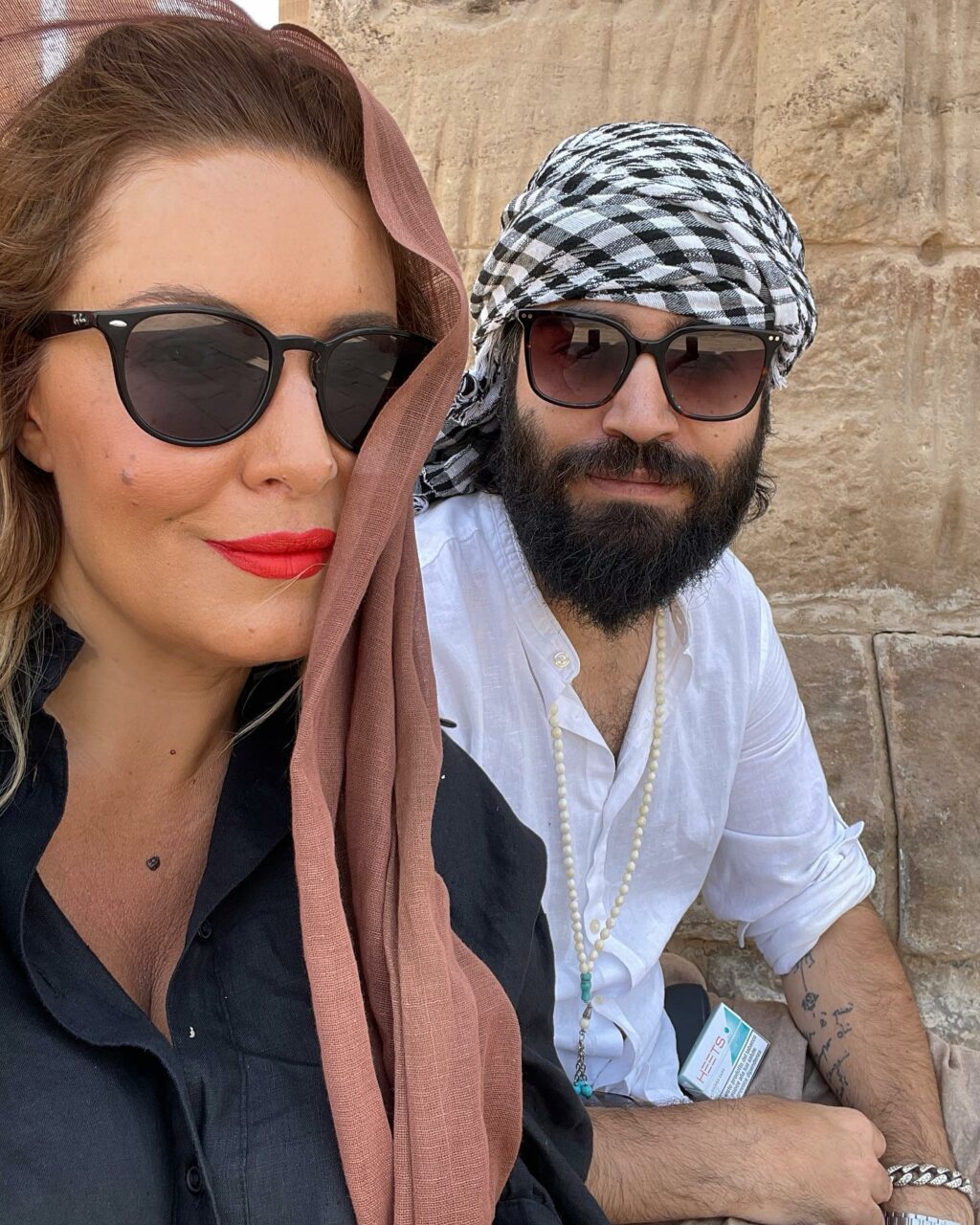 Selvaggia Lucarelli, una vera cacciatrice di scoop nell'era digitale! Con il suo stile sarcastico e...