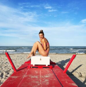 Martina Colombari, Just a reminder that you are the catch, the dream, the fantasy, the best and onl… su Instagram stupisce i suoi fan