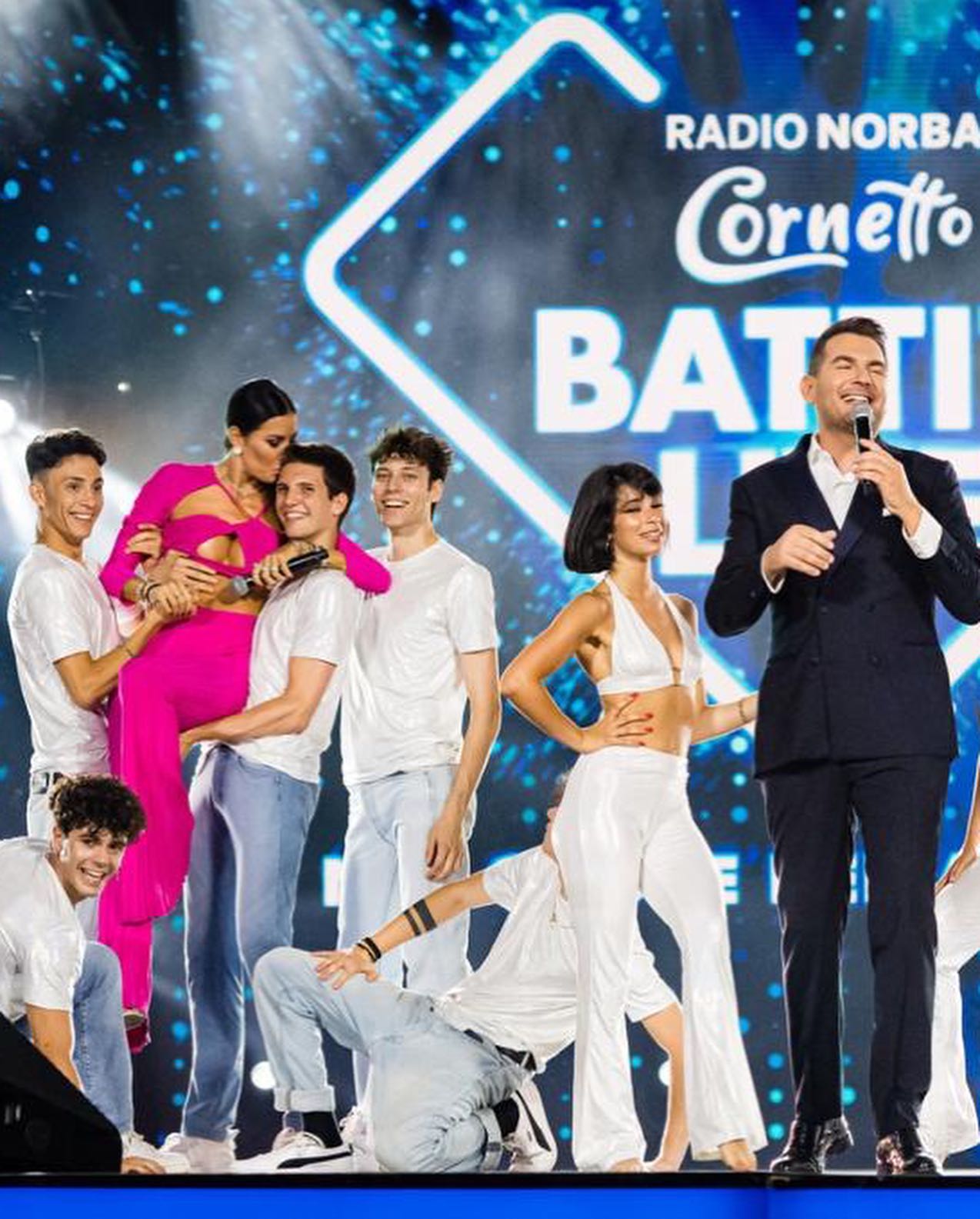 Elisabetta Gregoraci Ready to start
4ª puntata di
Voglia di Ballare, di scatenarci insieme !
S...