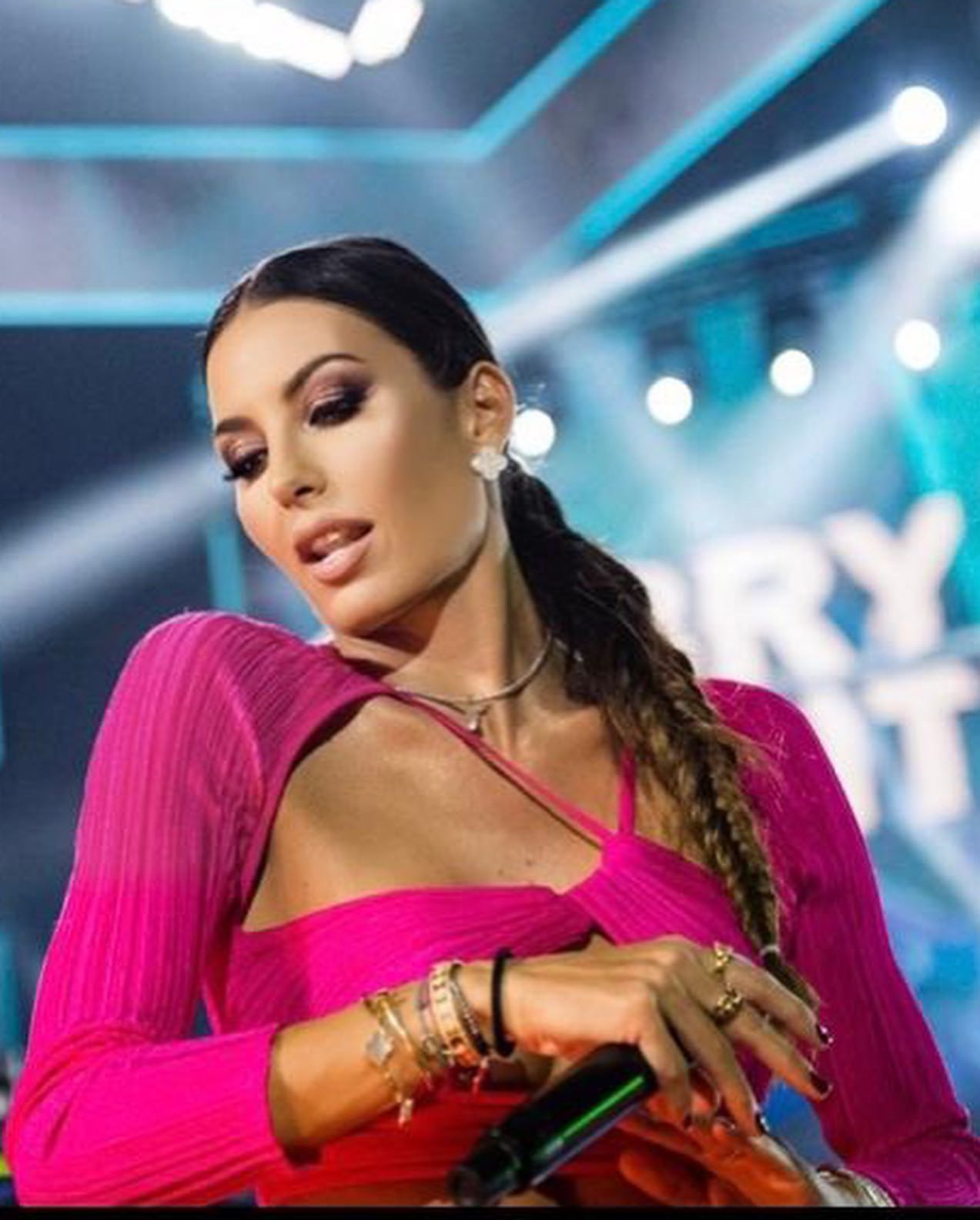 Elisabetta Gregoraci Ready to start
4ª puntata di
Voglia di Ballare, di scatenarci insieme !
S...