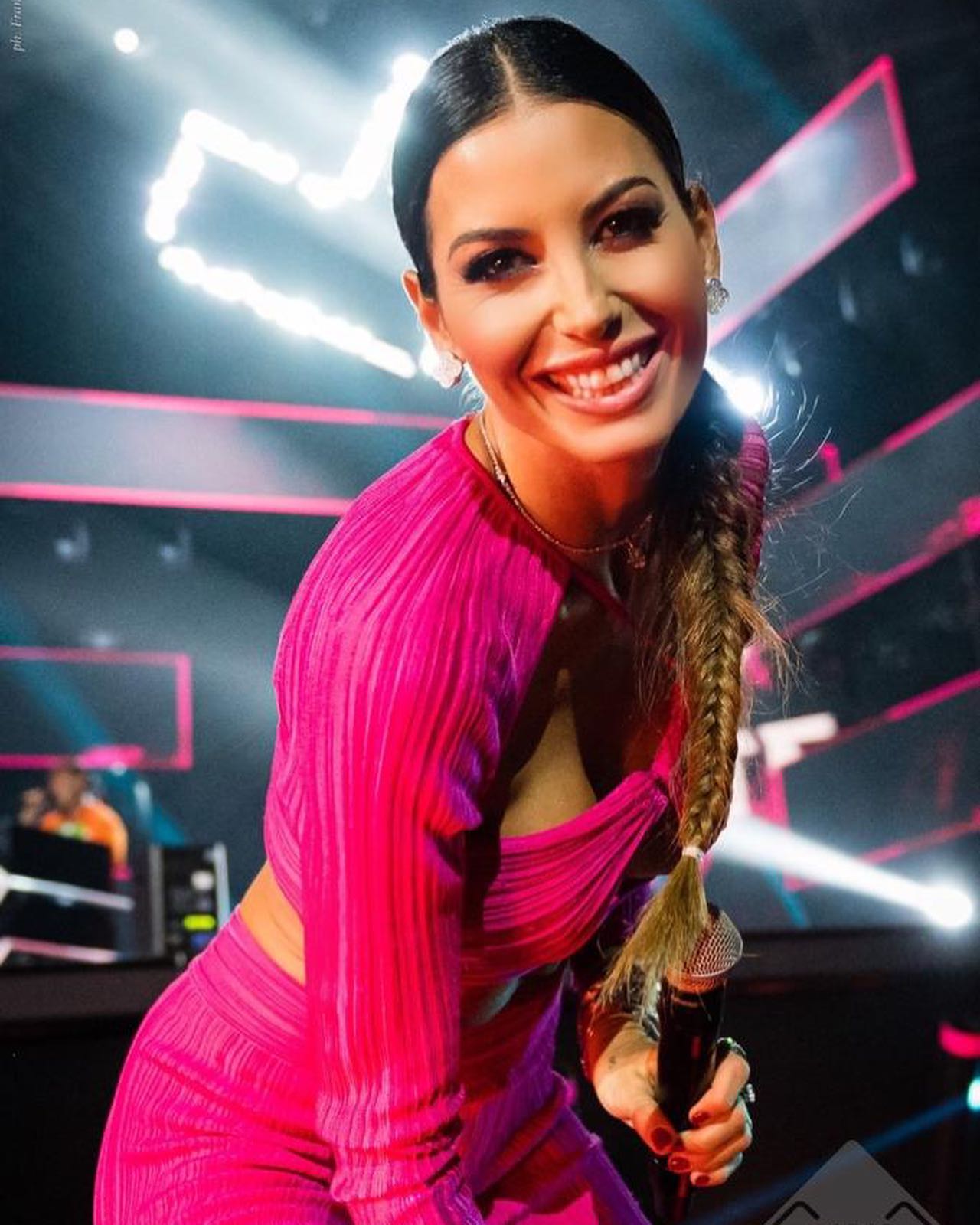 Elisabetta Gregoraci Ready to start
4ª puntata di
Voglia di Ballare, di scatenarci insieme !
S...