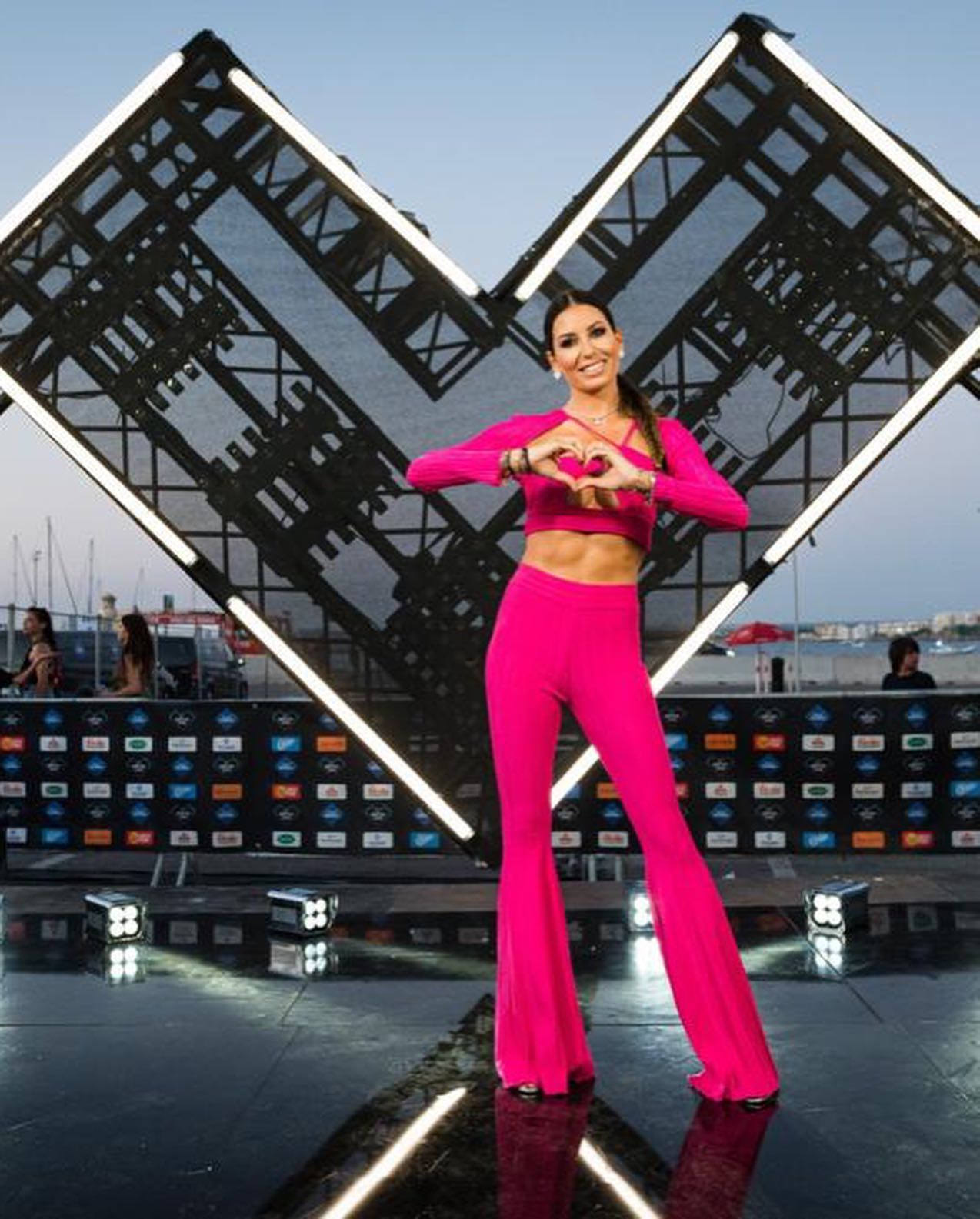 Elisabetta Gregoraci Ready to start
4ª puntata di
Voglia di Ballare, di scatenarci insieme !
S...
