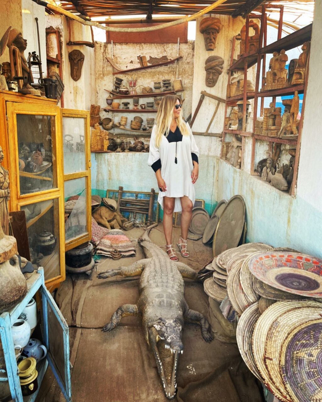 Selvaggia Lucarelli, Qui ero a casa del capo villaggio nubiano di un’isola in mezzo al Nilo che si ch… su Instagram per i suoi fan