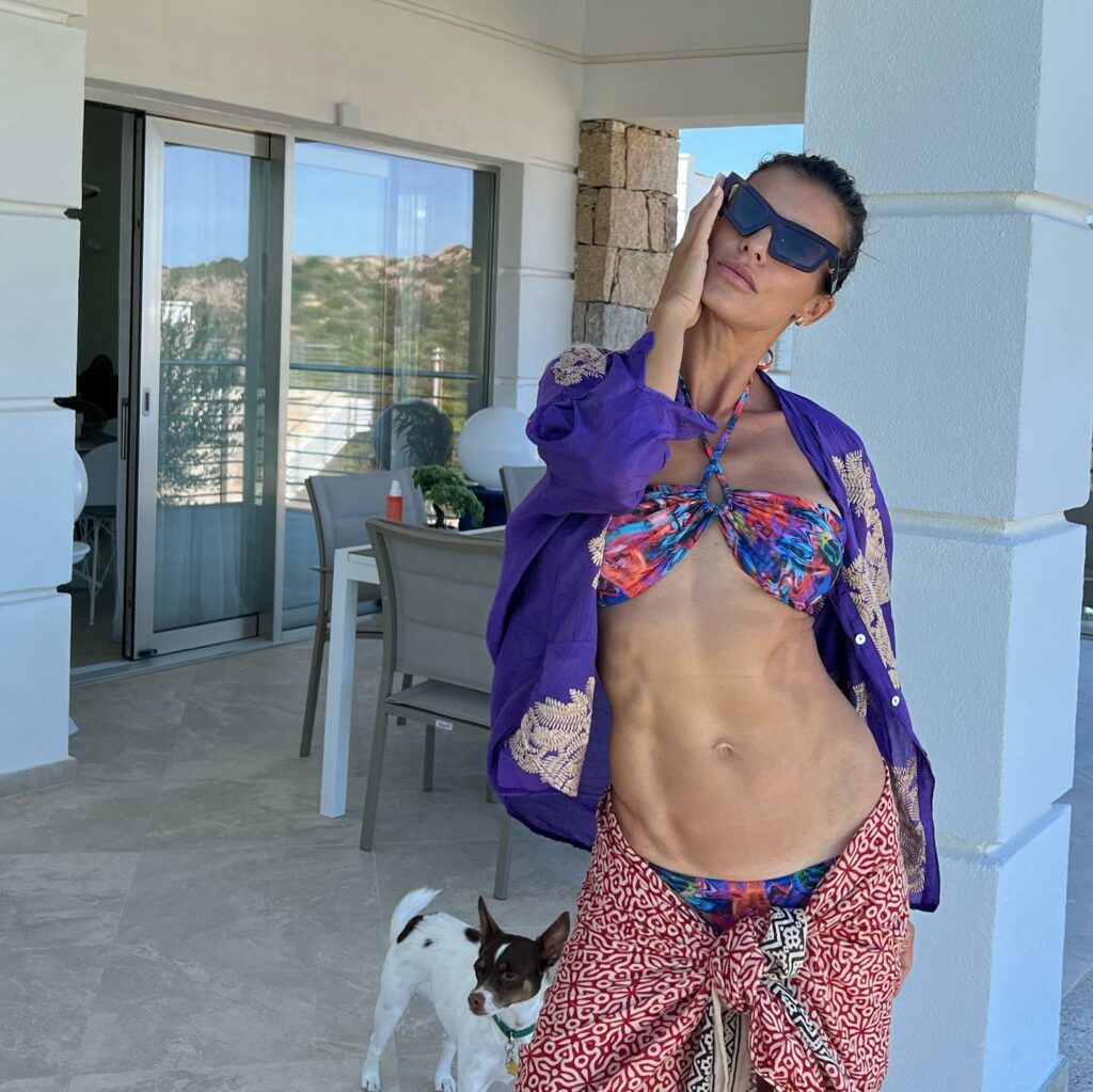 Elisabetta Canalis, … su Instagram per i suoi fan