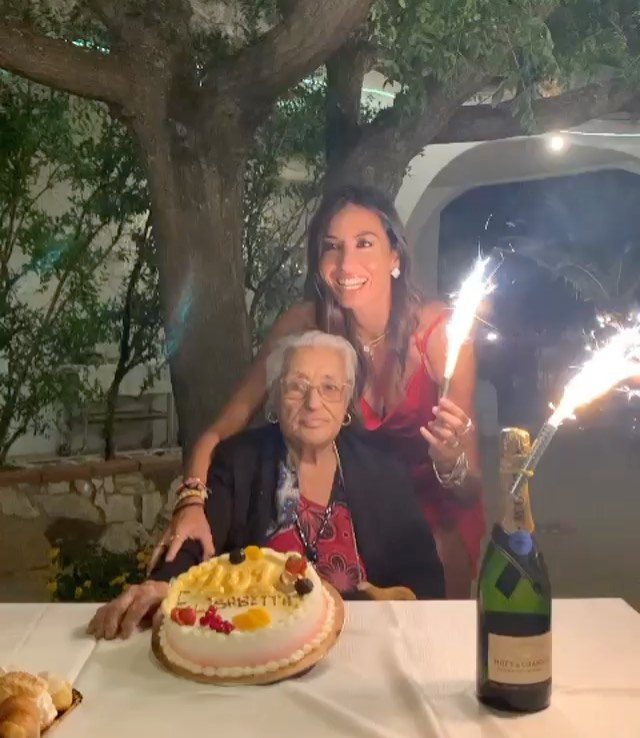 Elisabetta Gregoraci Tanti auguri nonna Elisabetta: oggi sono 101!! sei una forza della natura, la n...
