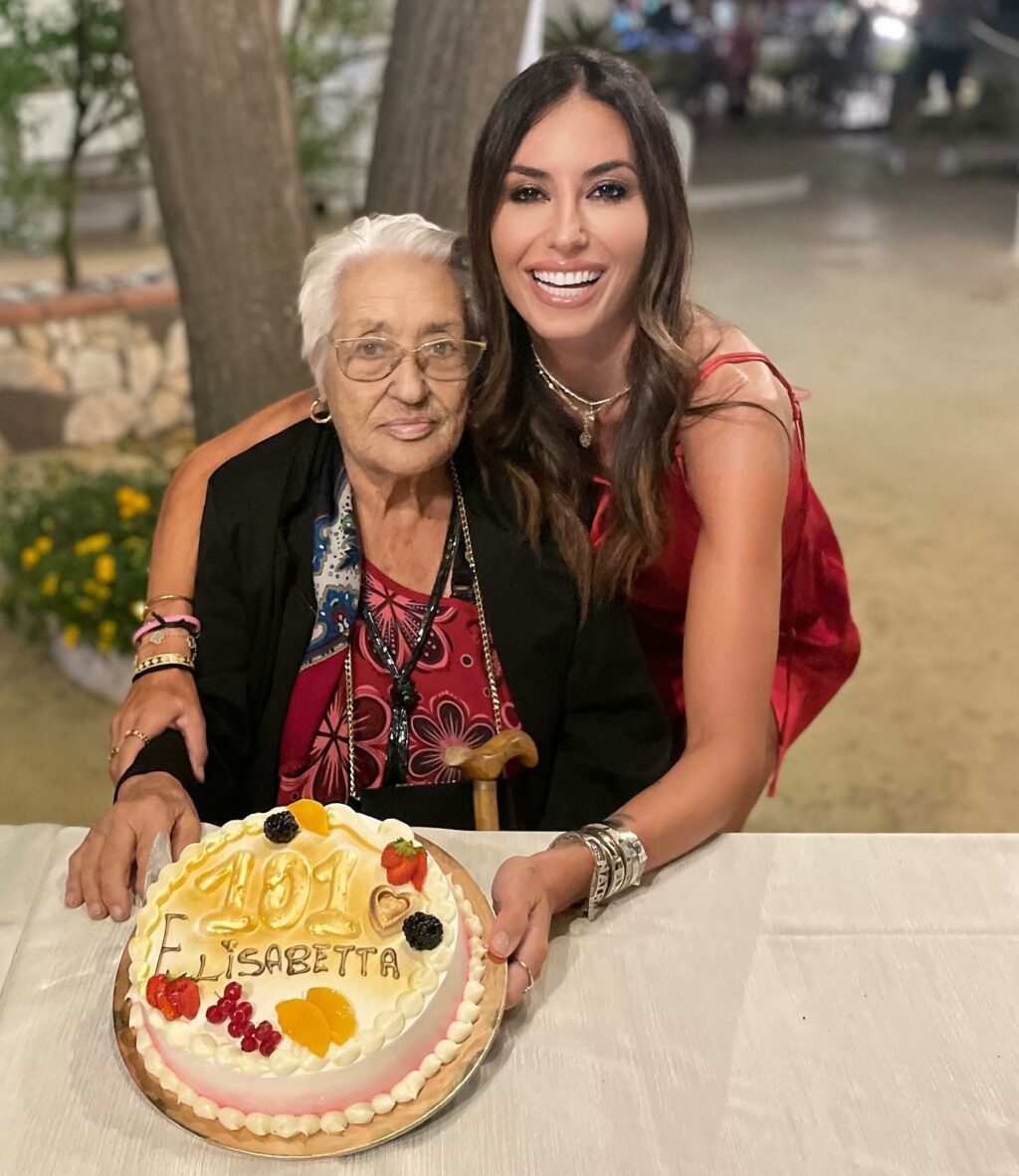 Elisabetta Gregoraci, Tanti auguri nonna Elisabetta: oggi sono 101!!  sei una forza della natura, la n… su Instagram incanta i suoi fan