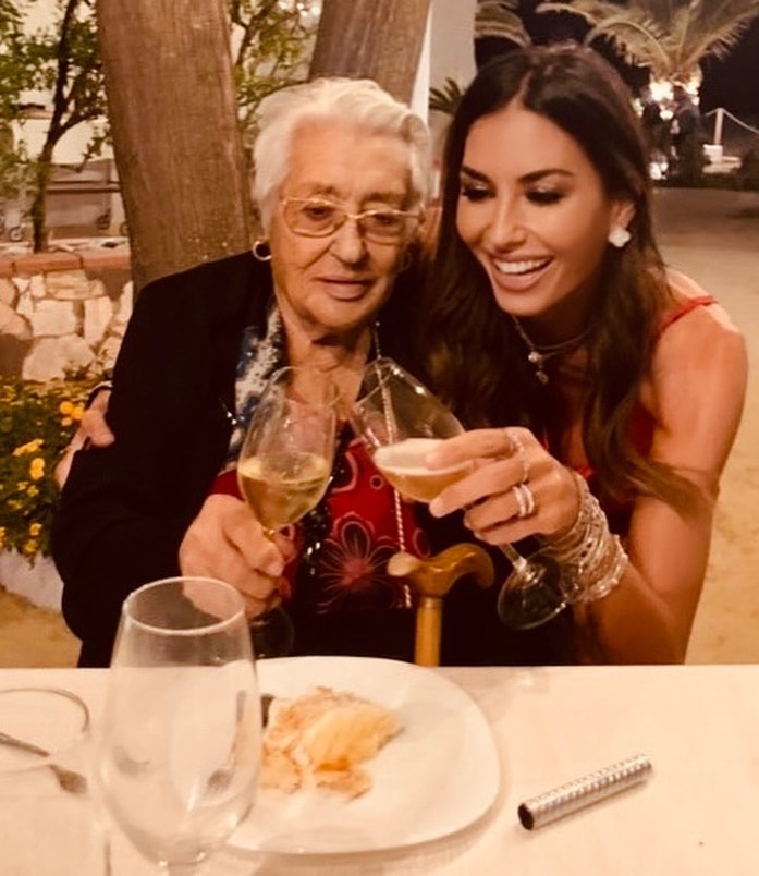 Elisabetta Gregoraci Tanti auguri nonna Elisabetta: oggi sono 101!! sei una forza della natura, la n...