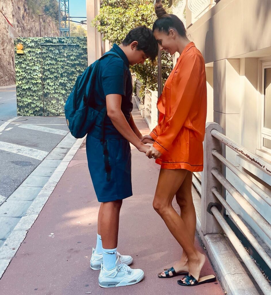 Elisabetta Gregoraci, • E’ giunto  il momento di tornare a scuola, oggi primo giorno per  .È sempre un… su Instagram per i suoi fan