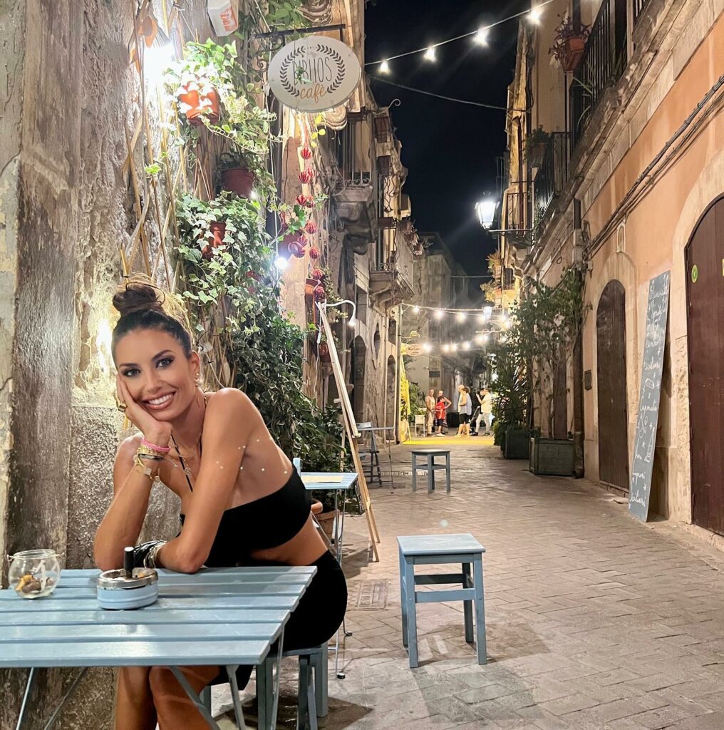 Elisabetta Gregoraci, • Sogno di fine estate… su Instagram per i suoi fan